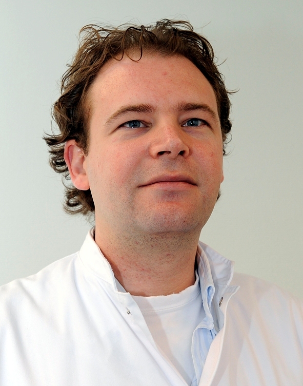 Velden, J.A.J. van der (dermatoloog 2014)