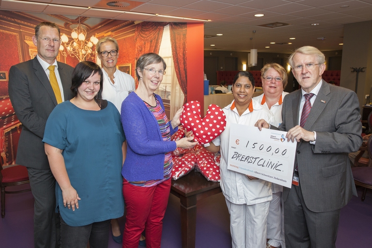 Hartenkussen overhandiging